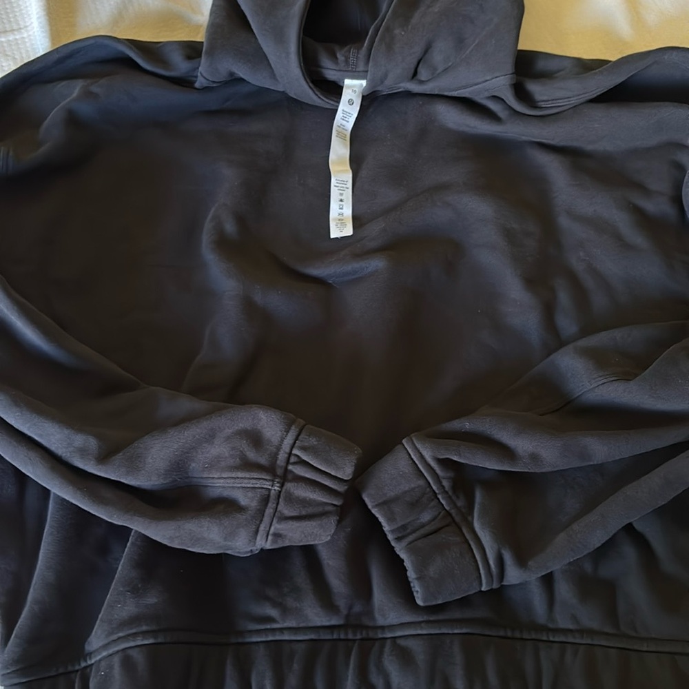 New women’s Lululemon black cropped hoodie sweatshirt. Never worn. Size 10